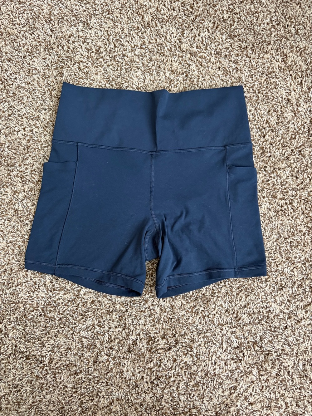 Athleta Salutation Stash 5” shorts